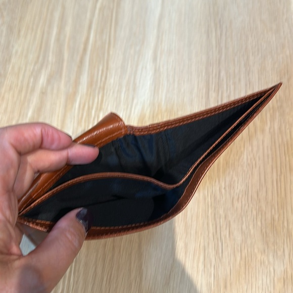 Ted Baker London tan leather bifold wallet. - Picture 5 of 8